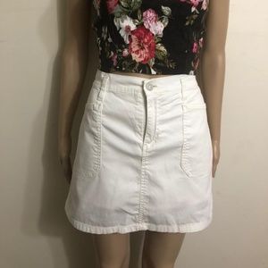 White gloria vanderbilt skirt